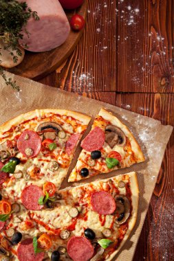 pizza salamı