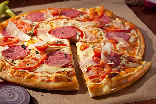 Pizza de carne — Fotografia de Stock