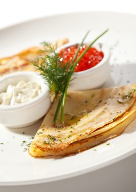 Kırmızı havyarlı gözleme.