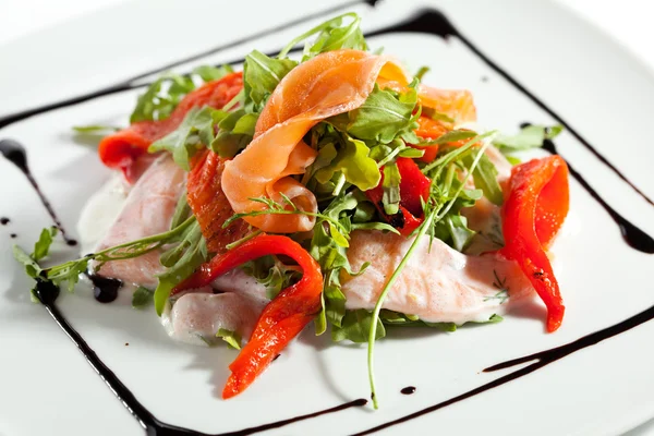 Salada de salmão — Fotografia de Stock