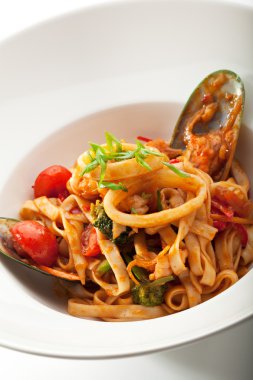 Deniz ürünleri udon