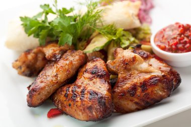Barbekü tavuk kanadı