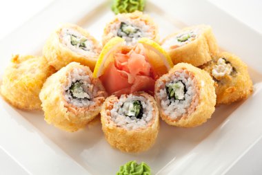 Kızarmış somon roll