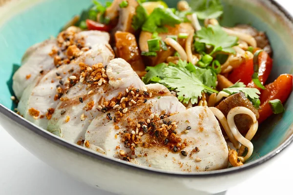Gezond Eten Aziatisch Restaurant Kip Borst Gegrild Met Geroosterde Groenten — Stockfoto