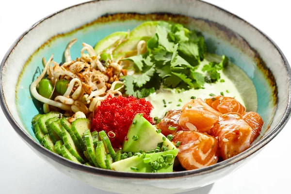 Gezond Eten Poke Bowl Met Zalm Rijst Komkommer Avocado Edamamebonen — Stockfoto