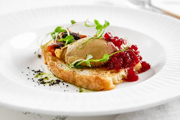 Paté Hígado Pollo Pan Crujiente Con Mermelada Grosella Roja Micro — Foto de Stock