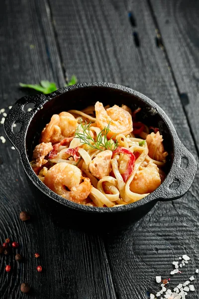 Mexa Macarrão Udon Frito Com Camarões Wok Macarrão Udon Com — Fotografia de Stock