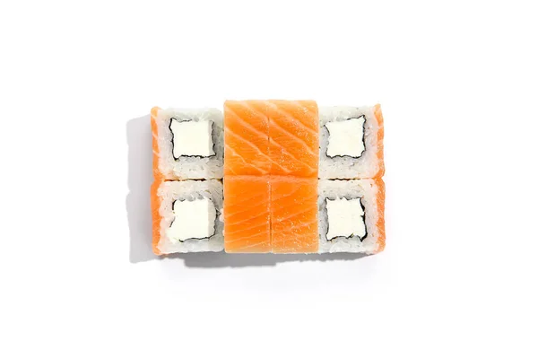 고전적 필라델피아에 연어와 치즈를 곁들인 것입니다 Sushi Roll Salmon Philadelphia — 스톡 사진
