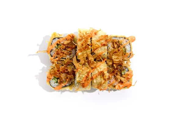 Smažené Sushi Okurkou Lososem Kousky Tuňáka Bílém Pozadí Tempura Maki Royalty Free Stock Fotografie