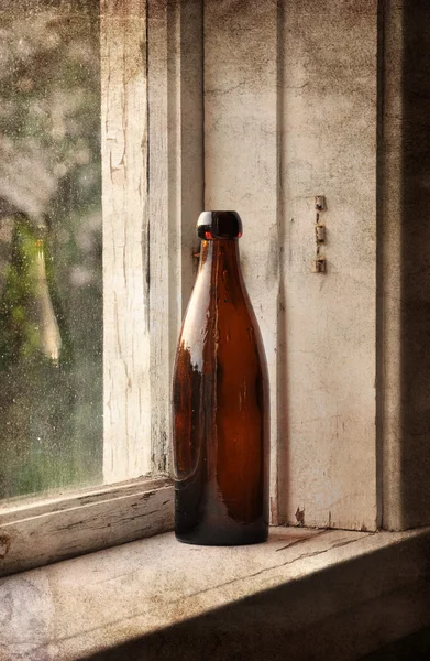 Alte Bierflasche — Stockfoto