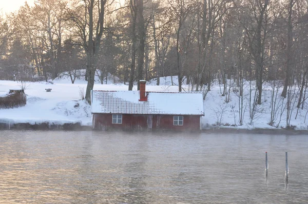 Vakantiehuis in water — Stockfoto