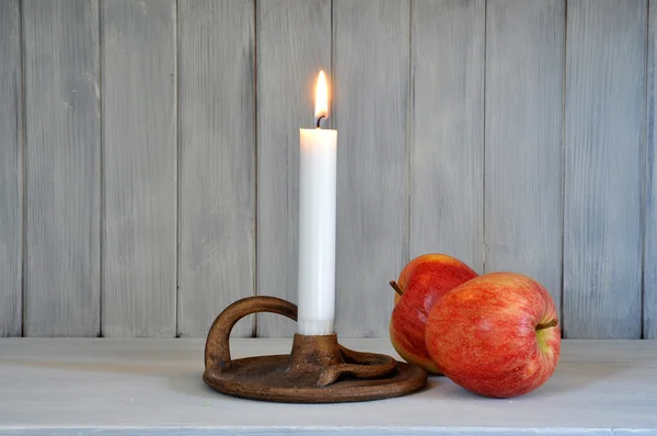 Candle and apples — Stock Photo, Image