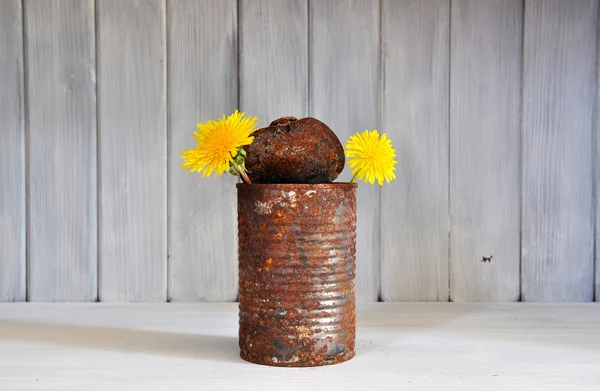 Tin can with flowers — Stock Photo, Image