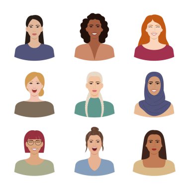 Farklı saç stilleri, ten renkleri, ırkları ve yaşları olan kadınlar. Beyaz tenli, gülümseyen ve neşeli kadınların çeşitli portreleri. Kadın yüz ifadelerinin çeşitleri. Düz vektör illüstrasyonu.