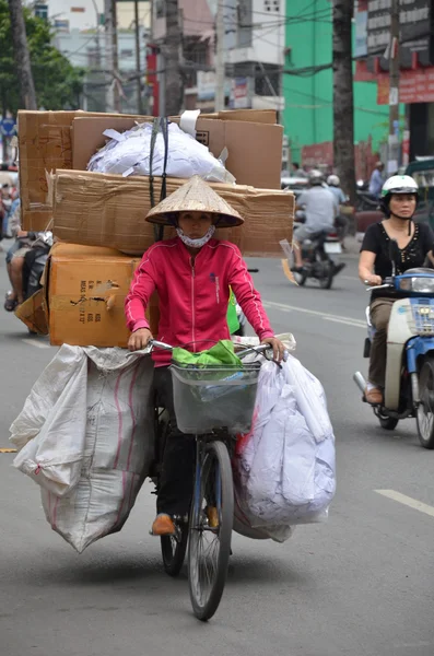 Ciclista en la calle Vietnam — Foto de Stock