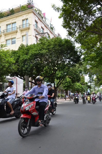 Rowerzysta w Wietnamie ulicy — Zdjęcie stockowe
