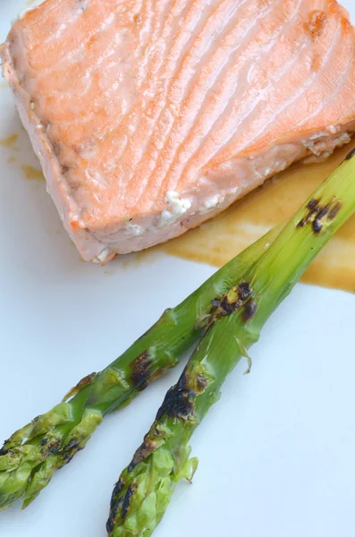 Salmon fish and asparagus — Stock Photo, Image