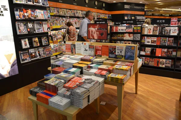 Buchhandlung in Changi Flughafen, singapore — Stockfoto