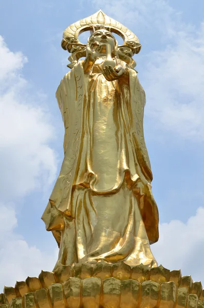 Giant buddha statue with blue sky — Stock Photo, Image