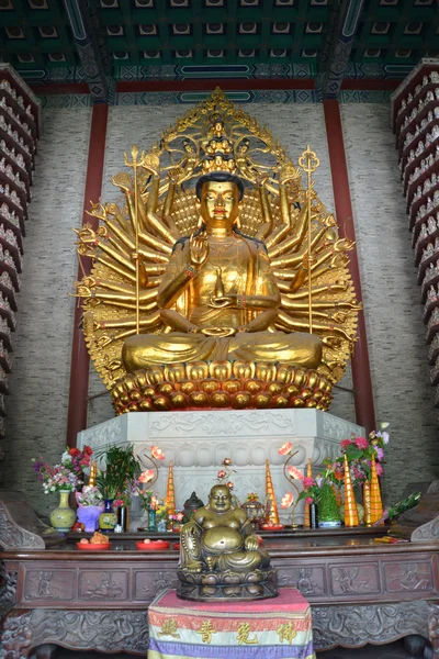 Buddha con mille mani — Foto Stock