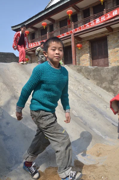 China kid plays on the playground — Stock Photo, Image