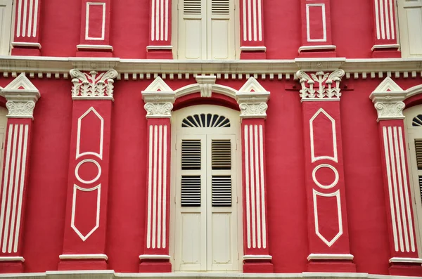 Röd fasad i chinatown, singapore — Stockfoto