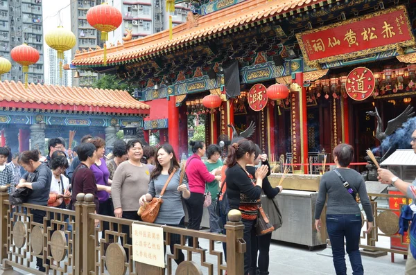 Rezando no templo, Hong Kong — Fotografia de Stock