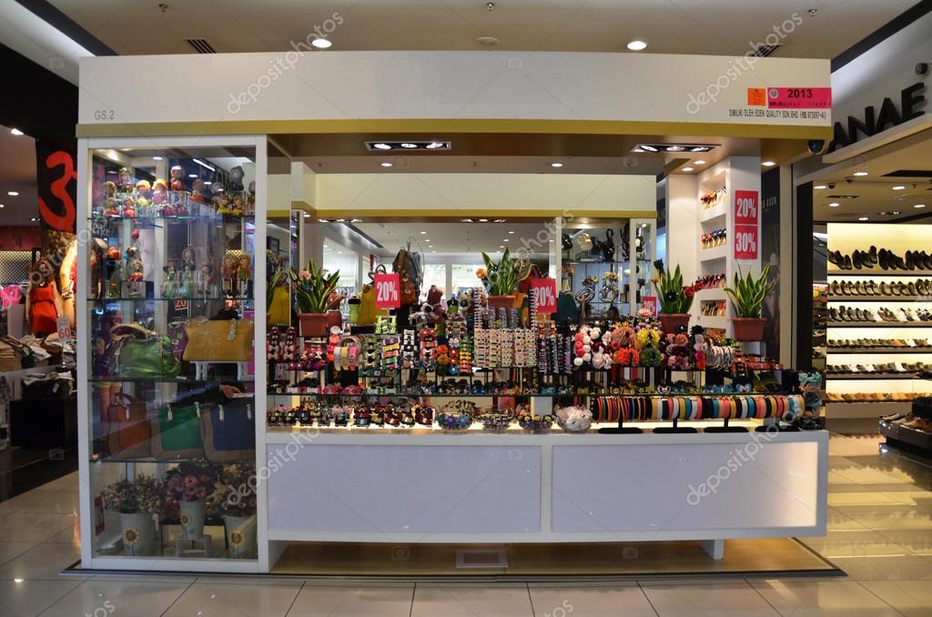 Colorful beauty accessory stall Stock Editorial Photo © tang90246