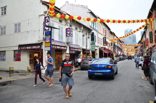 Bruisende straat van singapore-chinatown district. — Stockfoto