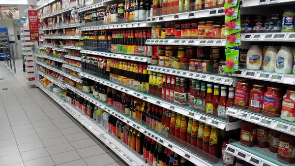Varie di salsa di condimento nel mercato — Foto Stock
