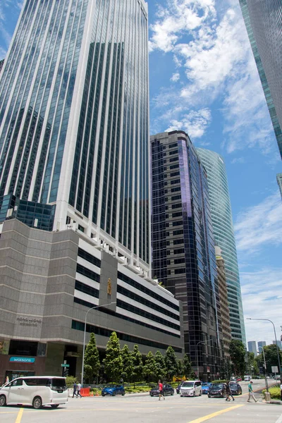 Singapur - 11 Ekim 2021: Singapur 'un Merkez İş Bölgesi' nde gökdelenler. Singapur Nehri, Marina Körfezi ve Çin Mahallesi arasında yer almaktadır.