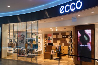 Singapur - Sep 9, 2021 Marina Bay Sands, Singapur 'da ecco ayakkabı dükkanı