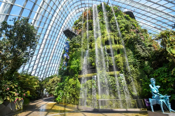 Singapour Sept 2021 Cascade Intérieur Cloud Forest Dome Gardens Bay — Photo