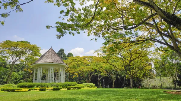 Singapore Oct 2021 Gazebo White Bandstand Singapore Botanic Gardens Octagonal — Stock Photo, Image