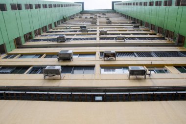 Singapur - 31 Ekim 2021: Singapur 'daki Chinatown Mahallesi' ndeki People 's Park Kompleksi' nin üstündeki apartman dairesinin görüntüsü.