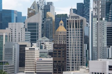 Singapur - 31 Ekim 2021: Singapur 'da gökdelenleri olan modern şehir silüeti. Singapur dünyanın en popüler seyahat merkezlerinden biridir.