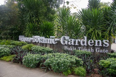 Singapur - 16 Ekim 2021 Singapur Botanik Bahçeleri Girişi. Singapur Botanik Bahçeleri Singapur 'da 74 hektarlık bir botanik bahçesidir..