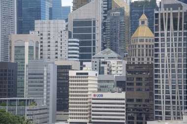 Singapur - 31 Ekim 2021: Singapur 'da gökdelenleri olan modern şehir silüeti. Singapur dünyanın en popüler seyahat merkezlerinden biridir.