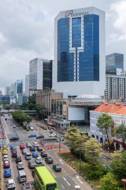 Singapur, 31 Ekim 2021, Chinatown, Singapur 'da trafik yoğun. Çin Mahallesi, Singapur 'un orta kesiminde yer alan bir alt bölge ve etnik enklavdır..