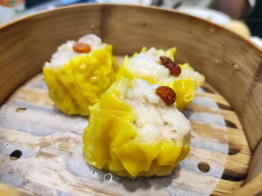 Siu Mai, Dim Sum yum yum cha, domuz eti ve karidesli börek. 