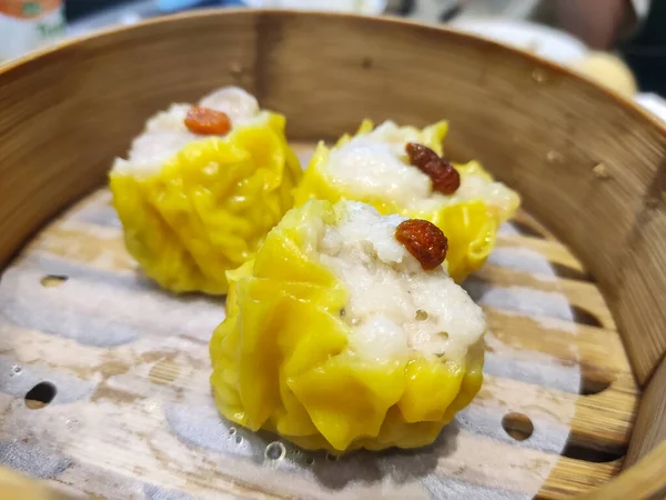 Siu Mai, Dim Sum yum yum cha, domuz eti ve karidesli börek. 