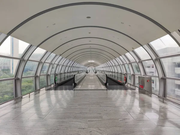 Σιγκαπούρη Δεκ 2021 Ένας Όμορφος Εσωτερικός Κυκλικός Σχεδιασμός Σκιασμένος Διάδρομος — Φωτογραφία Αρχείου