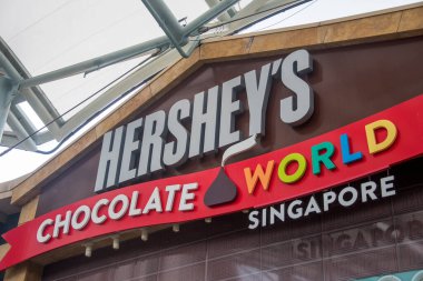 Singapur Jan 08 2022: Hersheys çikolata dünya cephesi Sentosa, Singapur
