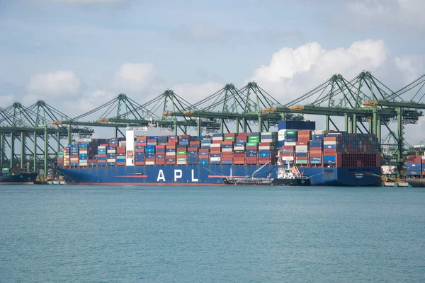 Singapore Dec 2021 Cargo Ship Docked Harbor Load Unload Cargo — Stockfoto