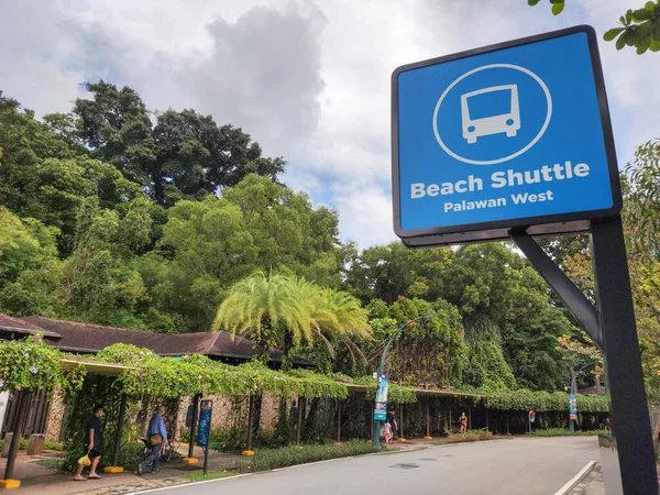 Singapur Sty 2022 Sentosa Beach Shuttle Sign Wzdłuż Drogi Sentosa — Zdjęcie stockowe