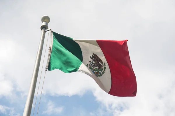 Singapore Mar 2022 Flagpole Flag Mexico Blowing Wind Cloudy Sky — Stock Photo, Image