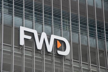 Singapur - 26 Mar 2020 yatırım grubu logosunun FWD sigorta şirketi. FWD, Singapur 'un önde gelen dijital sigortacısı müşterilerimize tam teşekküllü bir yaşam sunuyor.