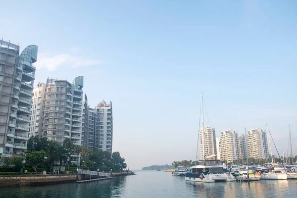 Сингапур Апреля 2022 Года Современные Яхты Паркуются Вокруг Бухты Сентоса — стоковое фото