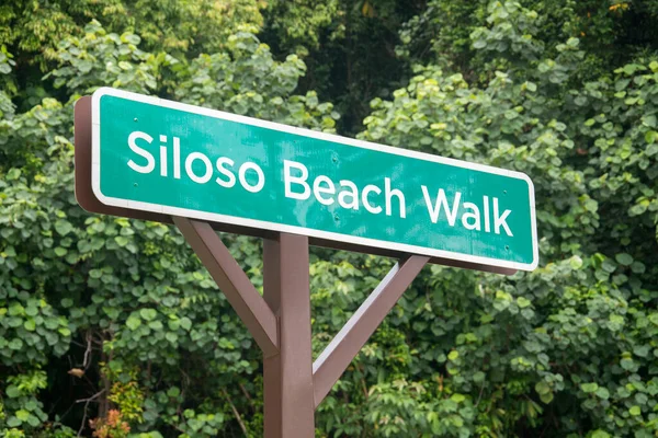 Singapur Marca 2022 Znak Drogowy Dla Siloso Beach Walk Wyspie — Zdjęcie stockowe