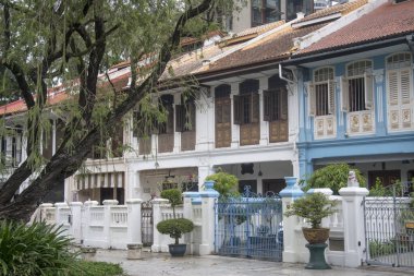 Singapur - 9 Nisan 2022: Zümrüt Tepe Yolu 'ndaki Peranakan' daki evi en iyi şekilde restore edildi. Emerald Hill koruma alanı Orchard Yolu ve Cairnhill Yolu 'nun dışında.